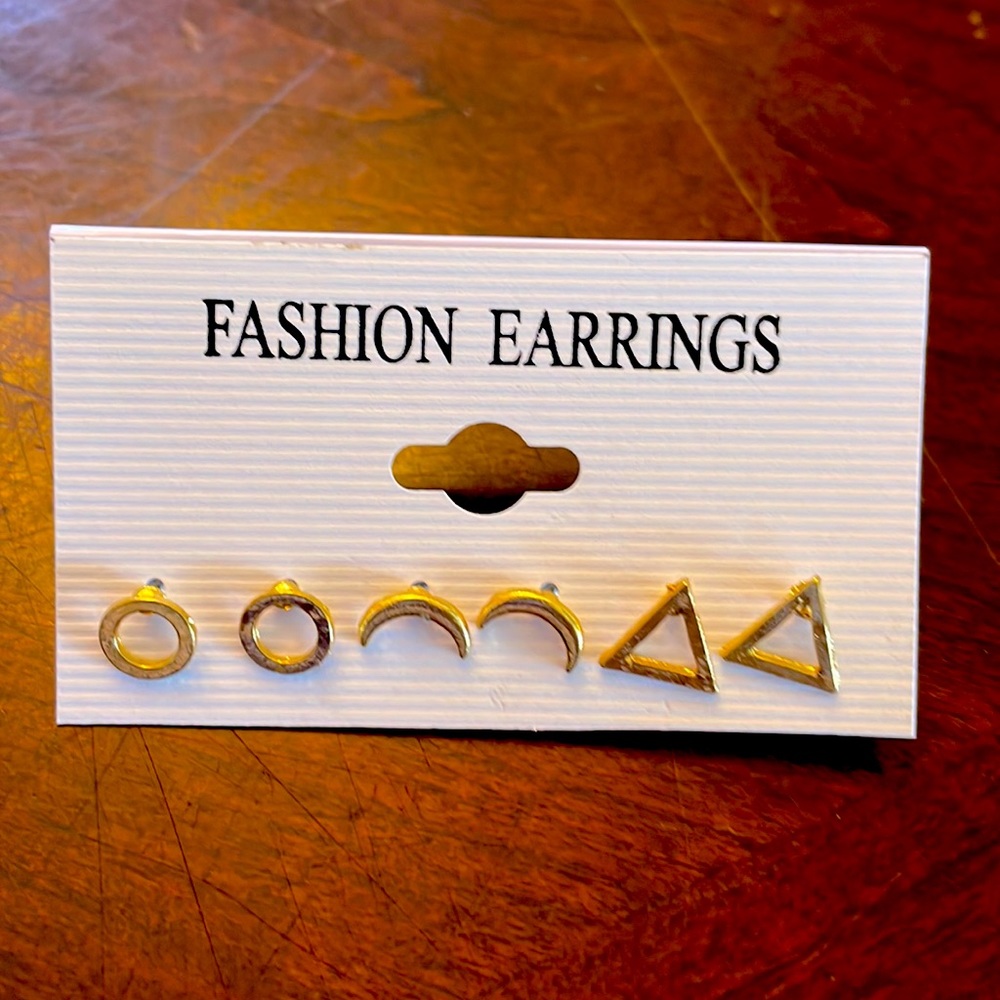 3 pairs of earrings